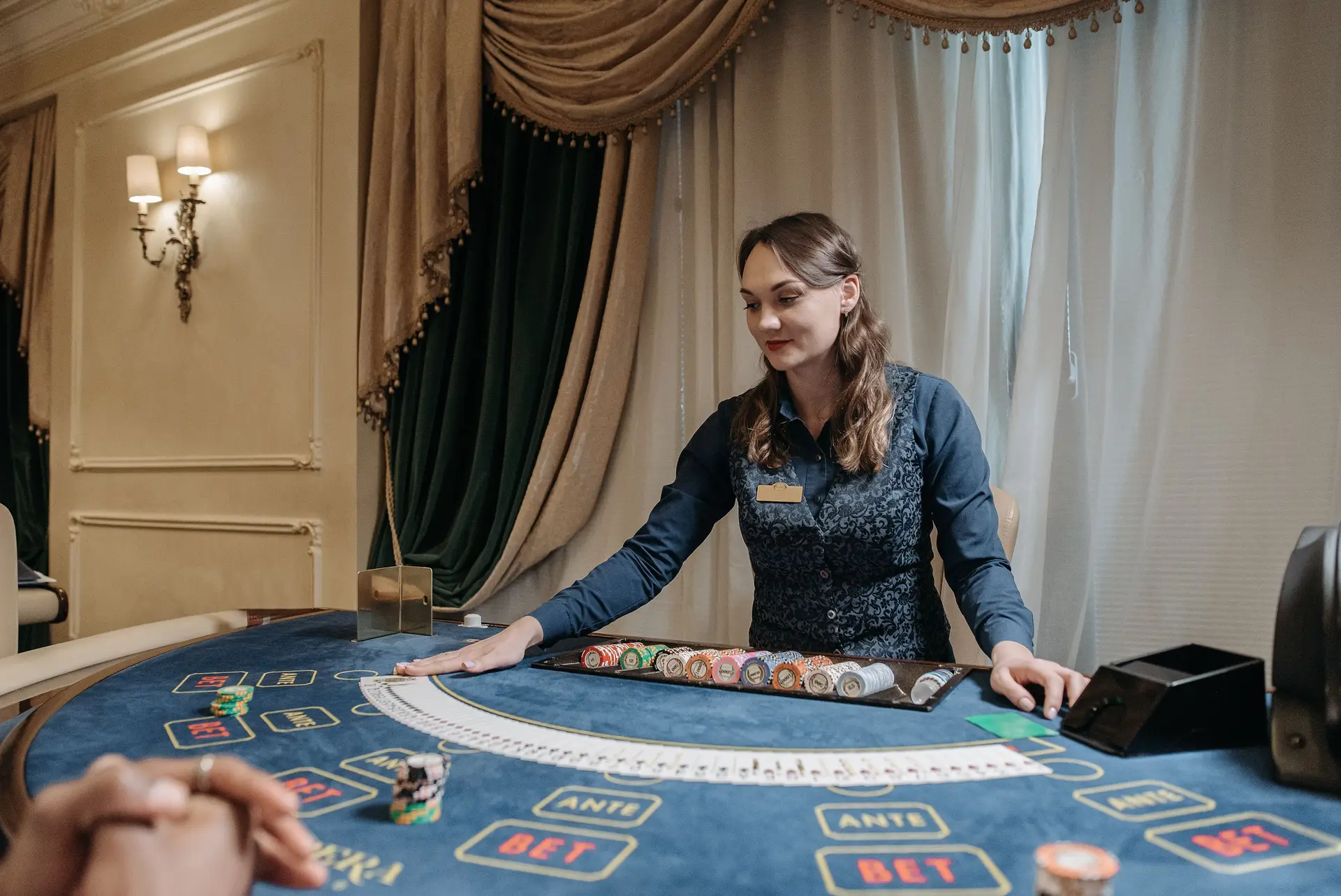 A CairnroyalResort elegáns kaszinótere – 5